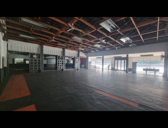800M² RETAIL TO LET IN PAROW CENTRAL